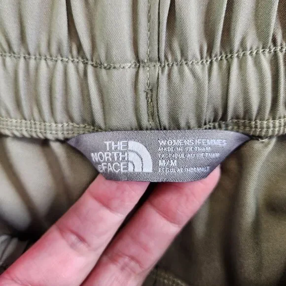 The North Face Shorts Womens M Green Class V Hiking Trails Trekking Climbing - Picture 10 of 15